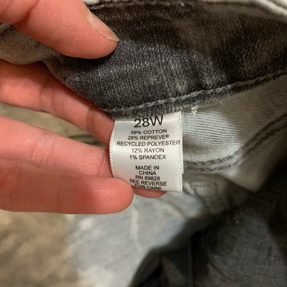 Logo Lori Goldstein NWT Gray Gravel Cloud Wash Skinny Jeans - Picture 8 of 12